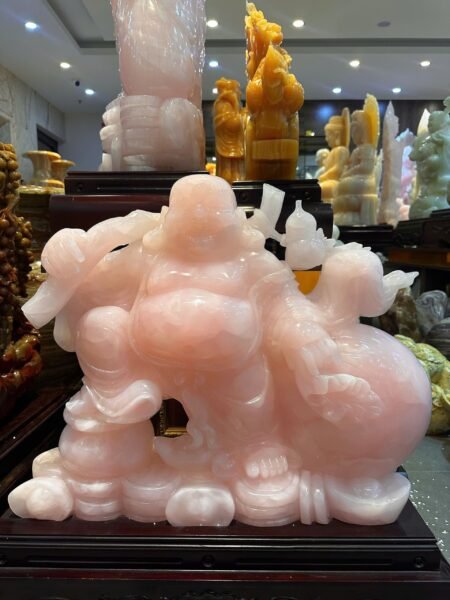 Tượng Thần Tài Di Lặc Ngọc Onyx Hồng – Thu Hút Tài Lộc & Bình An (Kích thước 68x53cm)