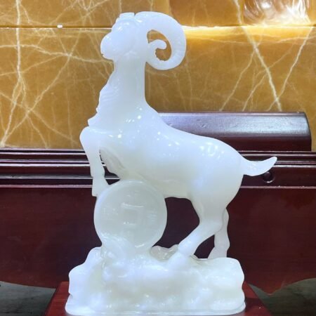 Tác phẩm Tuổi Mùi bằng Ngọc Onyx trắng – Kích thước 30x19cm