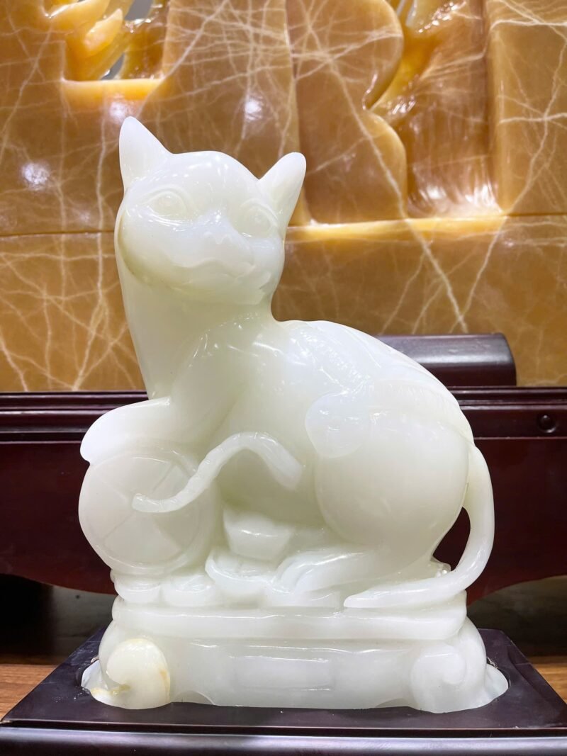 Tác phẩm Tuổi Mão bằng ngọc Onyx trắng kích thước 28,5x21cm - Ảnh 3