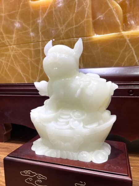 Tp tuổi hợi ngọc onyx trắng Kt 24,5x20cm