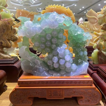 Tác Phẩm Nho Phú Quý Ngọc Fluorite – Biểu Tượng Sung Túc & Thịnh Vượng