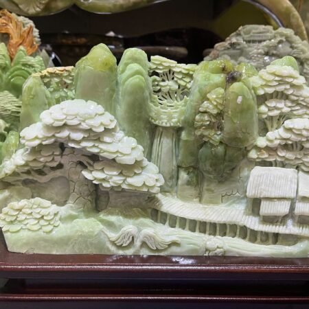 Tác Phẩm Bồng Lai Tiên Cảnh Ngọc Serpentine KT 35x22cm – Biểu Tượng Thanh Tịnh & Vượng Khí