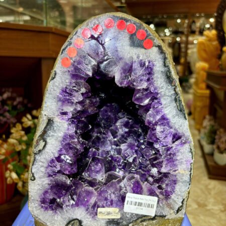 Động Thạch Anh Tím Tự Nhiên 10,56kg – Kích Thước 28x18cm