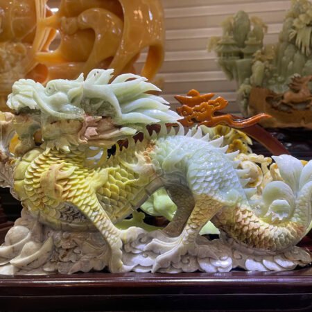 Tác phẩm Độc Long Quyền Vương Ngọc Serpentine – Biểu tượng sức mạnh và uy quyền